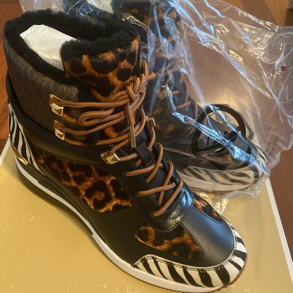 - Michael Kors NEW printed Haircalf Bootie